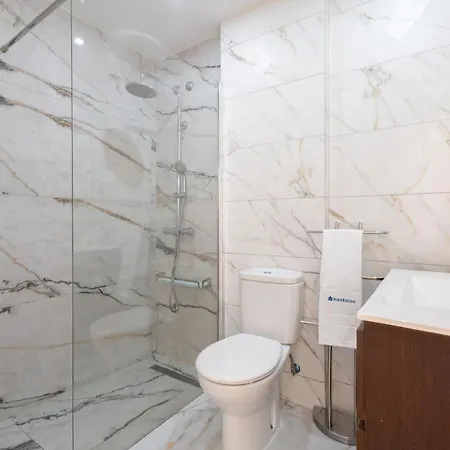 Host Wise - Charming Spacious Duplex House 度假居