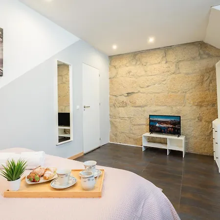 Host Wise - Charming Spacious Duplex House *