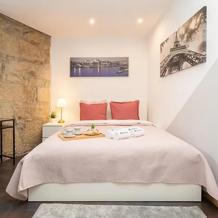 Host Wise - Charming Spacious Duplex House *