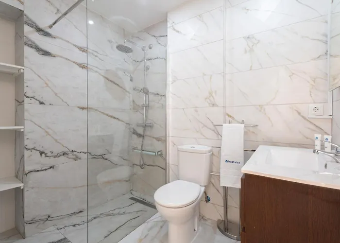 Host Wise - Charming Spacious Duplex House 度假居