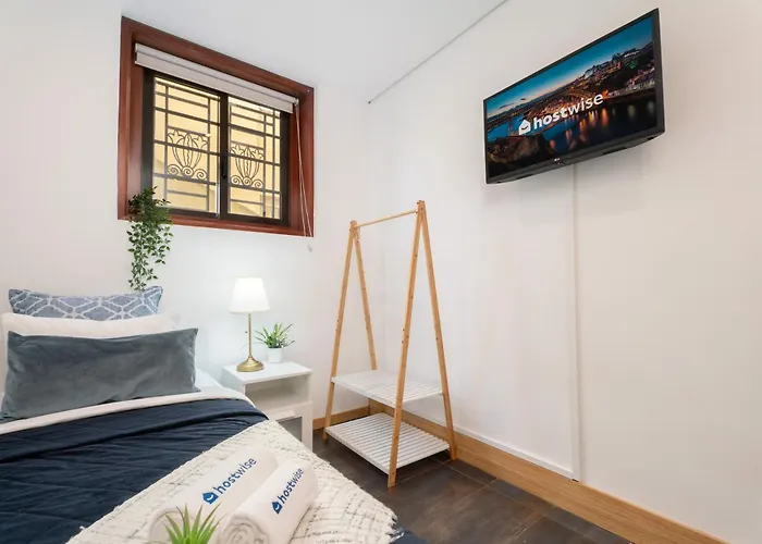 Host Wise - Charming Spacious Duplex House *