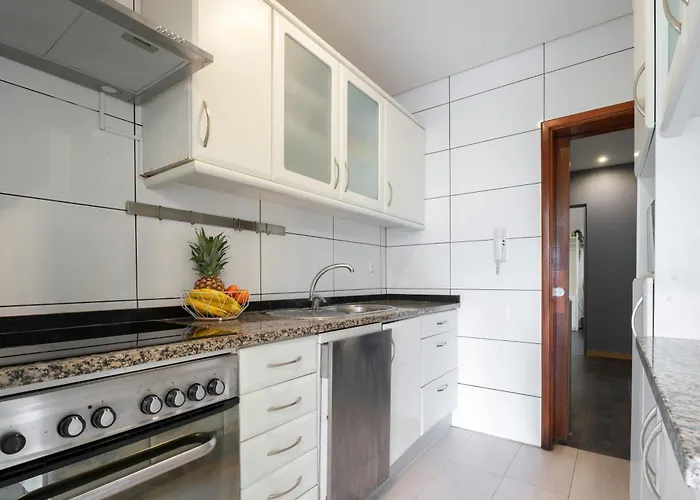 Host Wise - Charming Spacious Duplex House