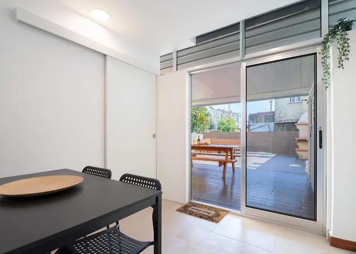 Host Wise - Charming Spacious Duplex House *