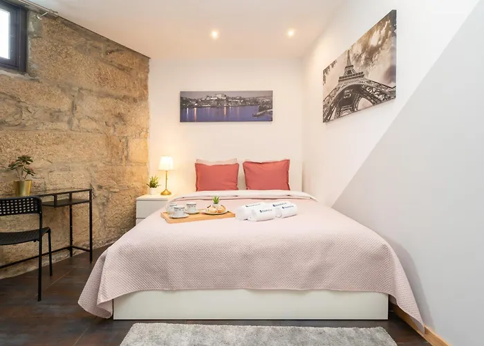 Host Wise - Charming Spacious Duplex House *