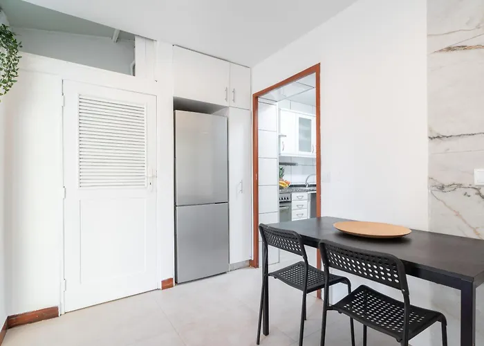 Host Wise - Charming Spacious Duplex House *