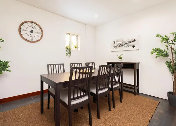 Host Wise - Charming Spacious Duplex House Holiday home *