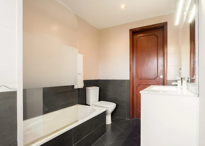 Host Wise - Charming Spacious Duplex House Holiday home *